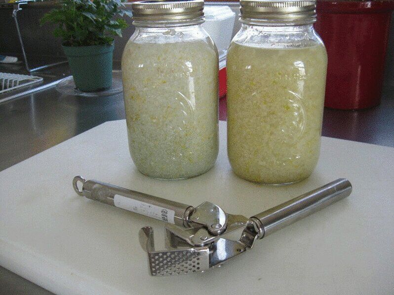 Garlic colored to increase potency at home